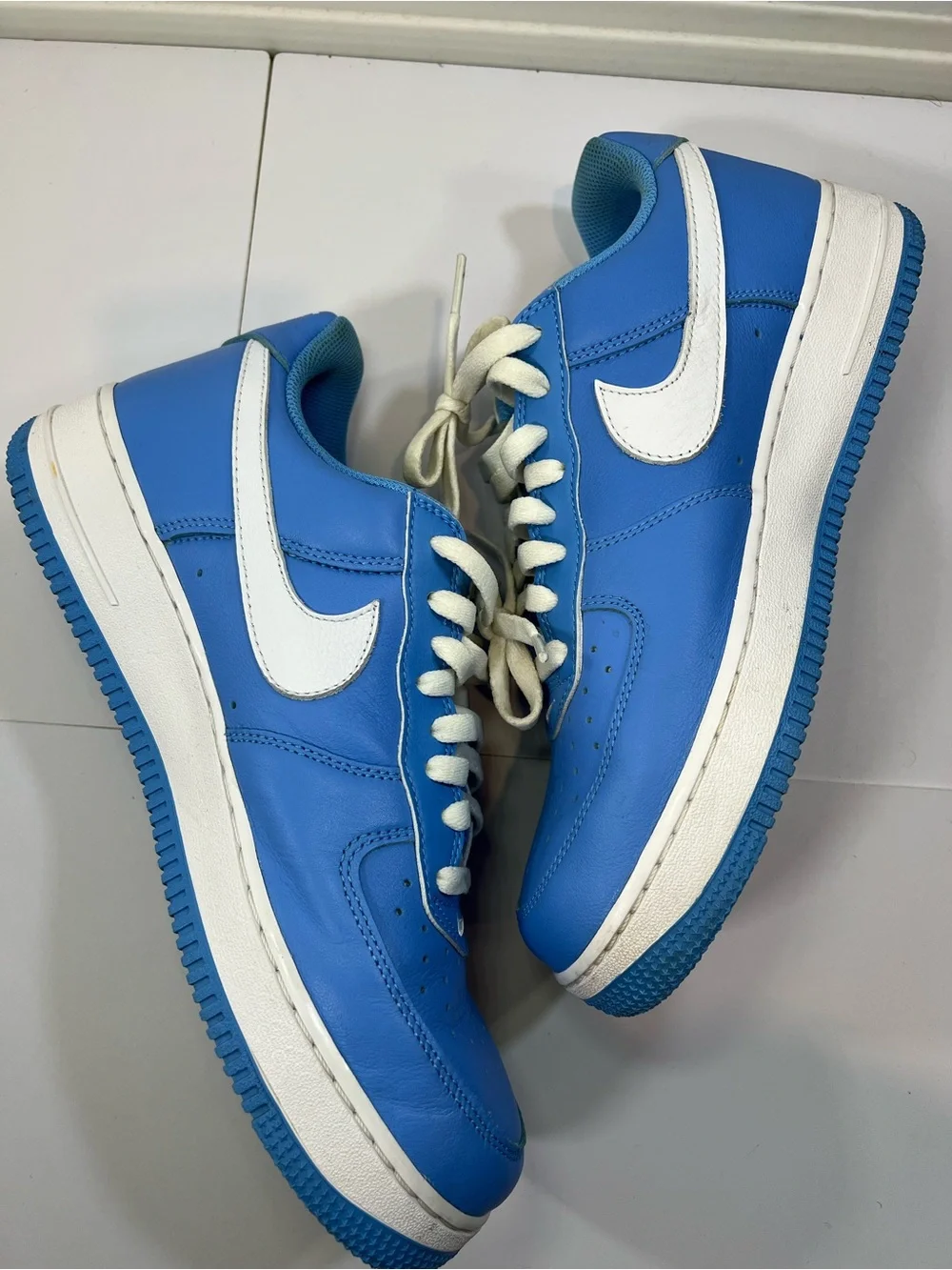 Nike Low-Top Sneakers — Blue / White